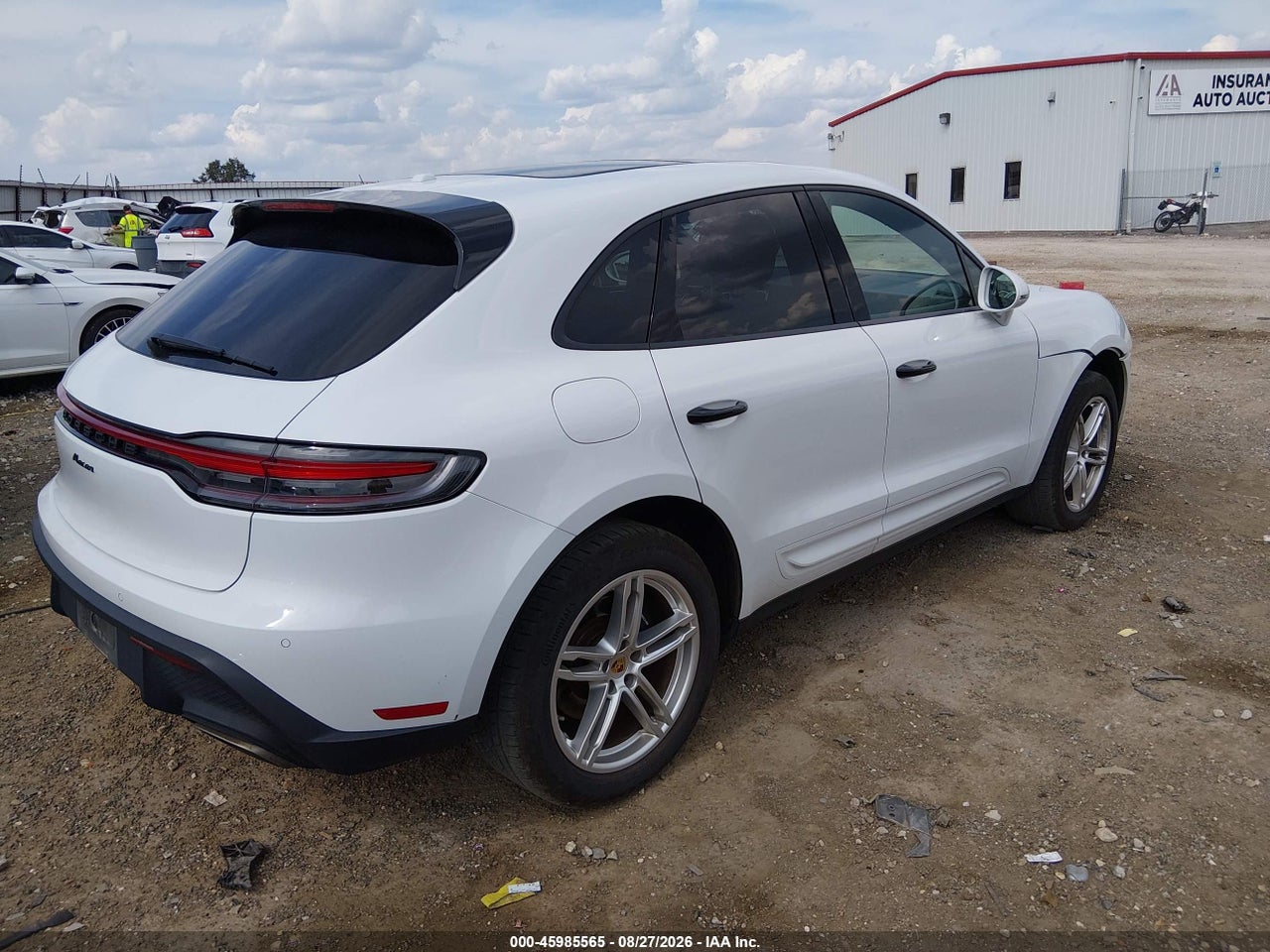 2022 PORSCHE MACAN   · 4/11