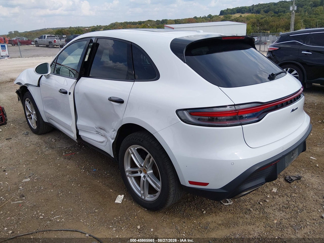 2022 PORSCHE MACAN   · 3/11