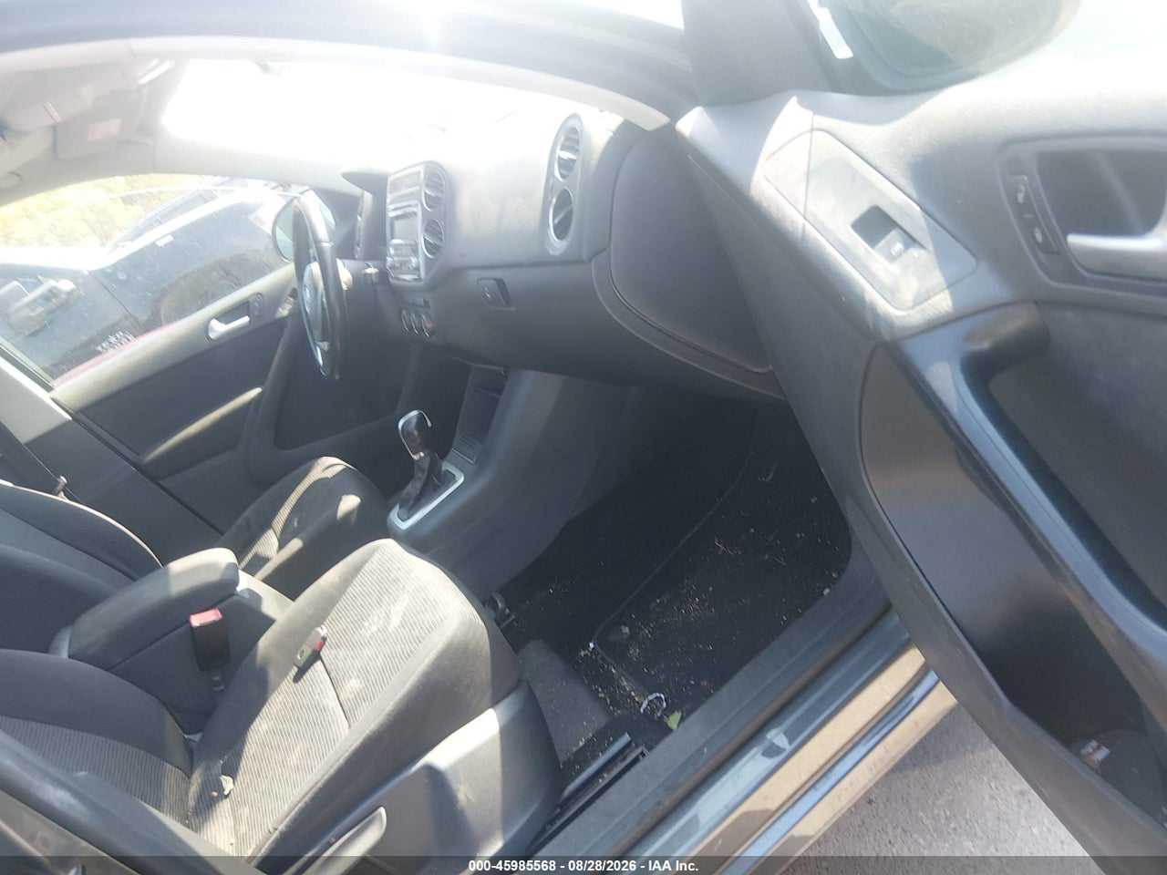 2014 VOLKSWAGEN TIGUAN S · 5/11