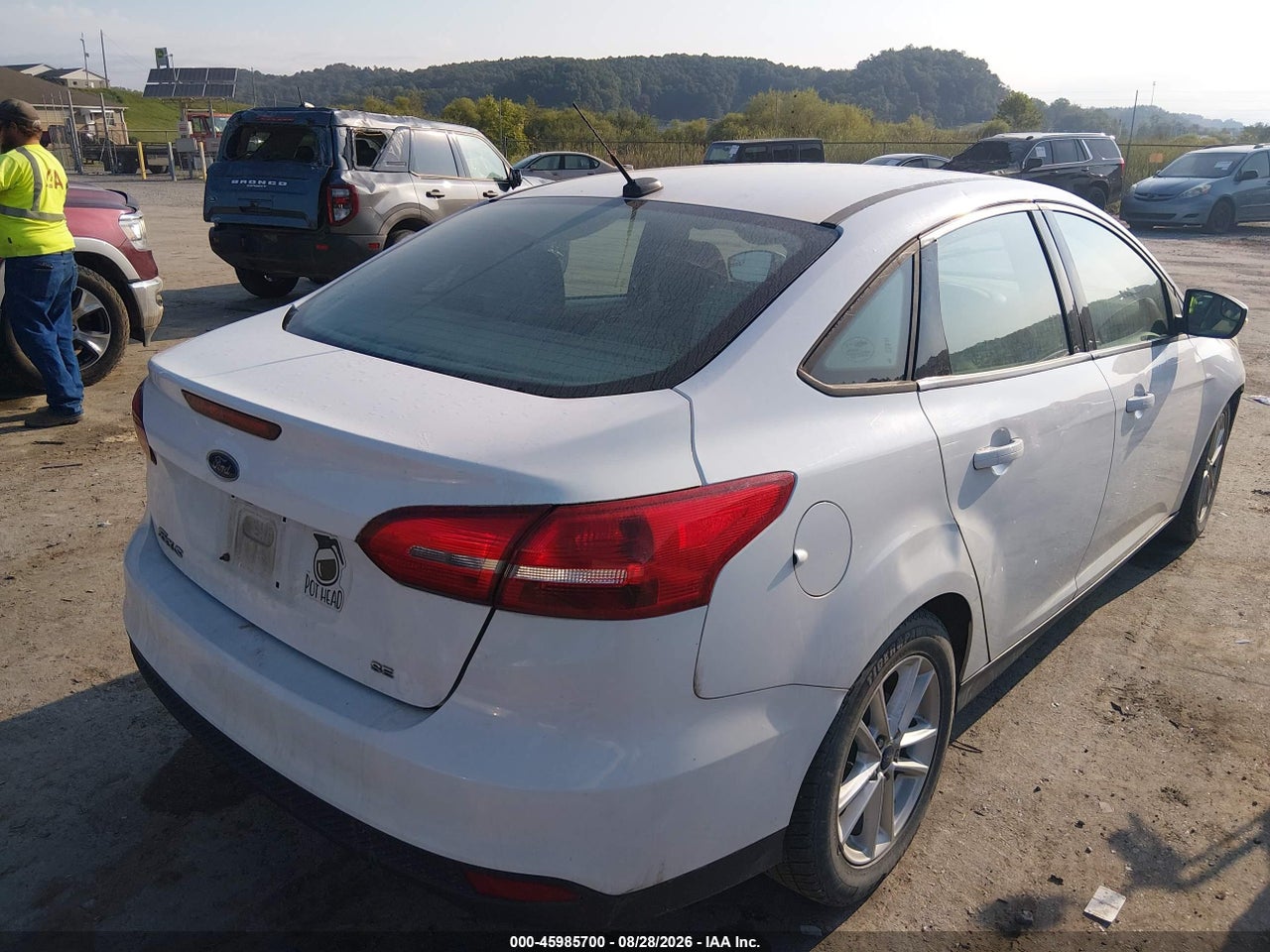 2016 FORD FOCUS SE · 4/11