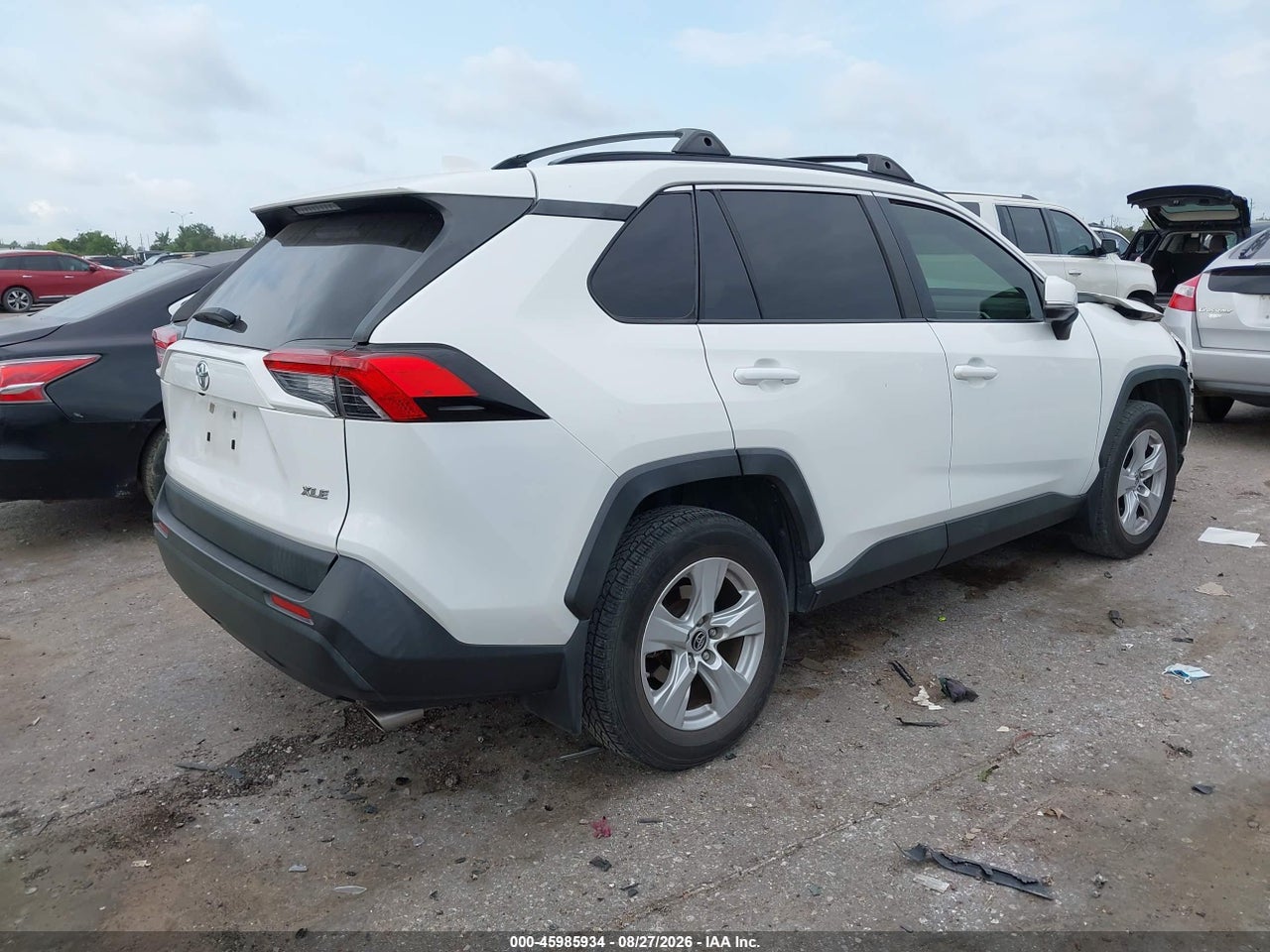 2019 TOYOTA RAV4 XLE · 4/11