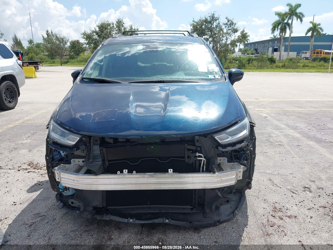 2022 CHRYSLER PACIFICA TOURING L · 6/11