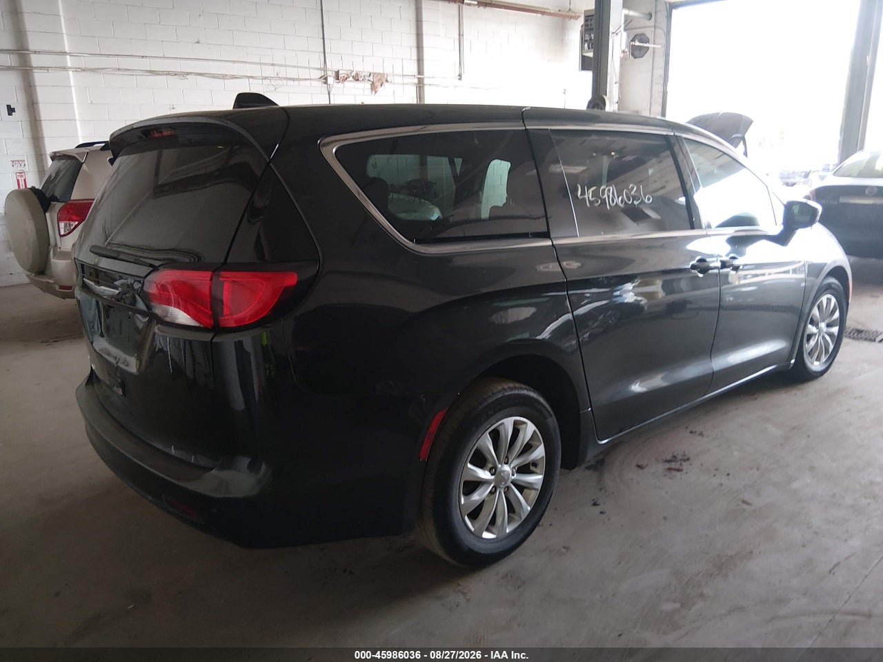 2017 CHRYSLER PACIFICA TOURING · 4/11