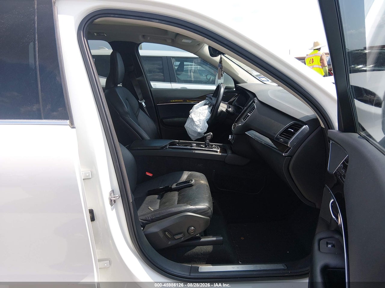2019 VOLVO XC90 T5 MOMENTUM · 5/11