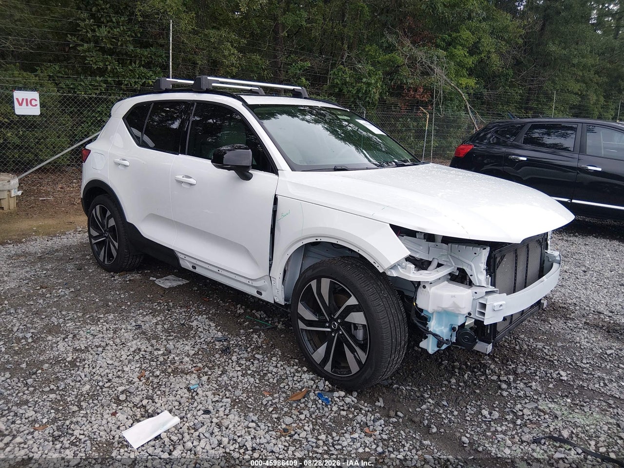 2025 VOLVO XC40 B5 PLUS DARK THEME