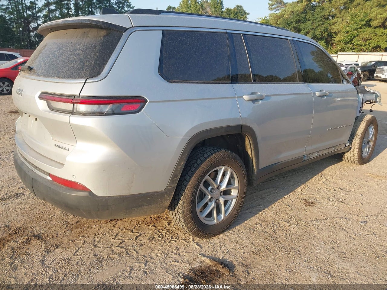 2023 JEEP GRAND CHEROKEE L LAREDO 4X4 · 4/11