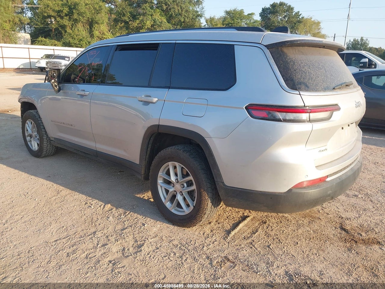 2023 JEEP GRAND CHEROKEE L LAREDO 4X4 · 3/11