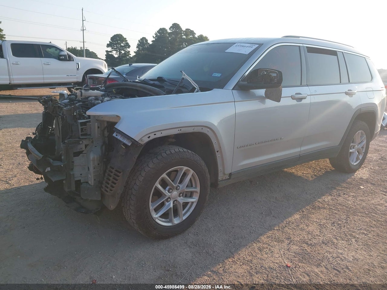 2023 JEEP GRAND CHEROKEE L LAREDO 4X4 · 2/11