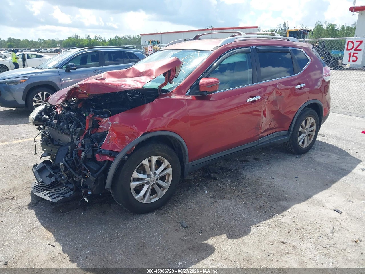 2016 NISSAN ROGUE SV · 2/10