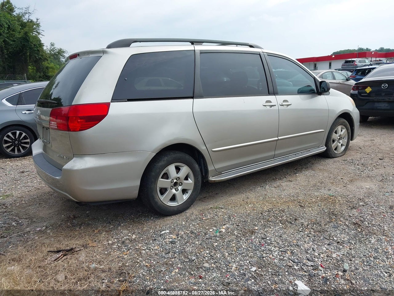 2004 TOYOTA SIENNA LE · 4/11