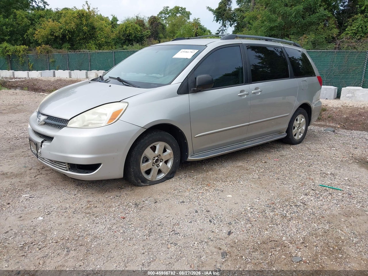 2004 TOYOTA SIENNA LE · 2/11