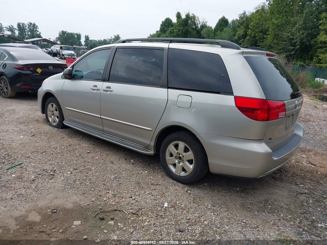 2004 TOYOTA SIENNA LE · 3/11