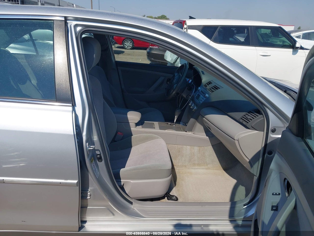 2011 TOYOTA CAMRY LE · 5/11