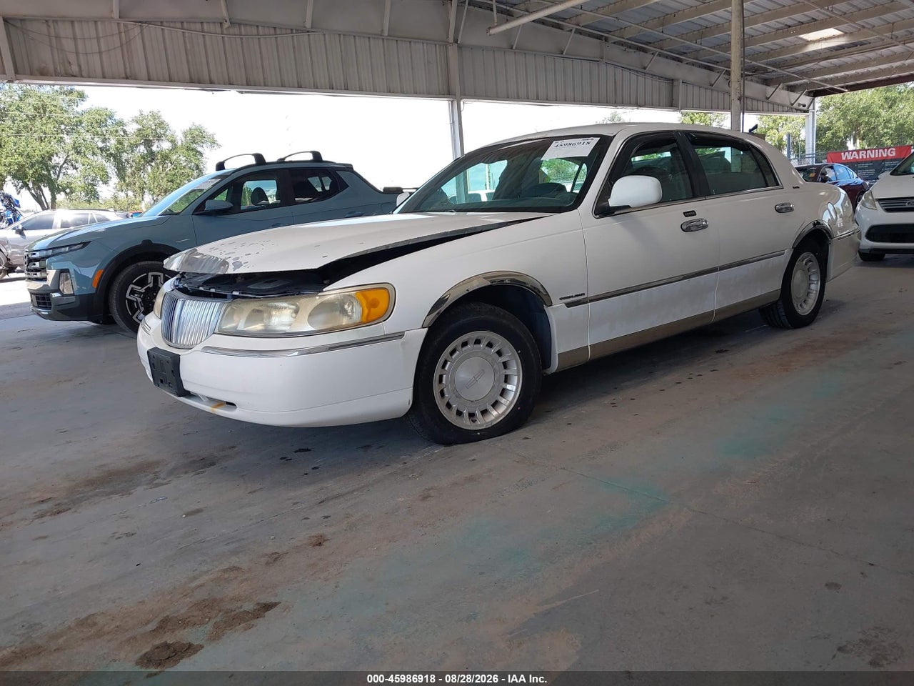 2000 LINCOLN TOWN CAR EXECUTIVE · 2/11