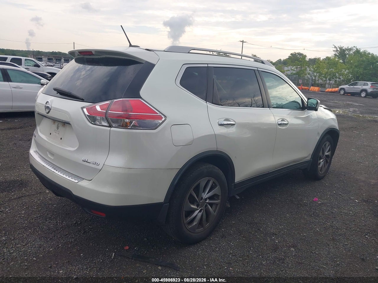 2015 NISSAN ROGUE SL · 4/11