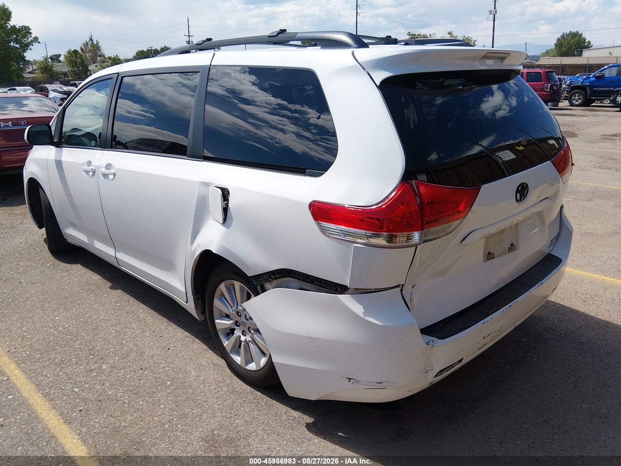 2011 TOYOTA SIENNA XLE · 3/11
