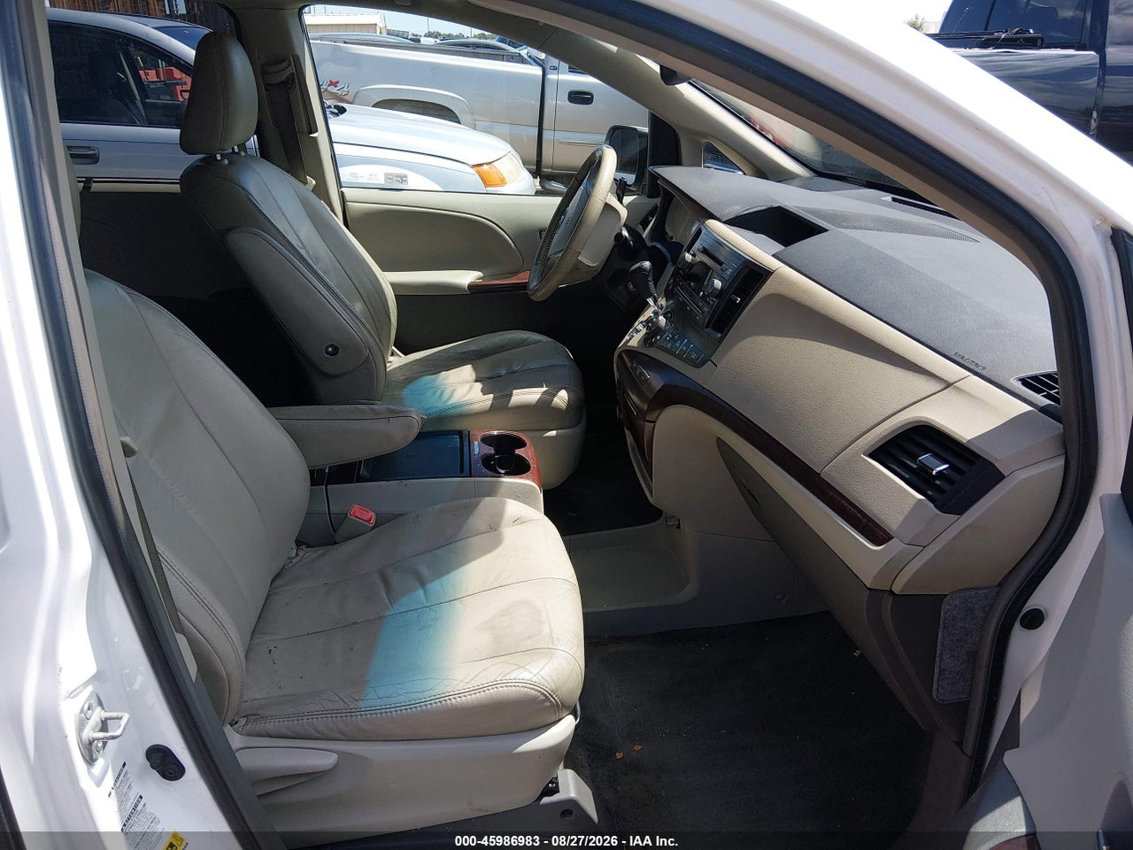 2011 TOYOTA SIENNA XLE · 5/11