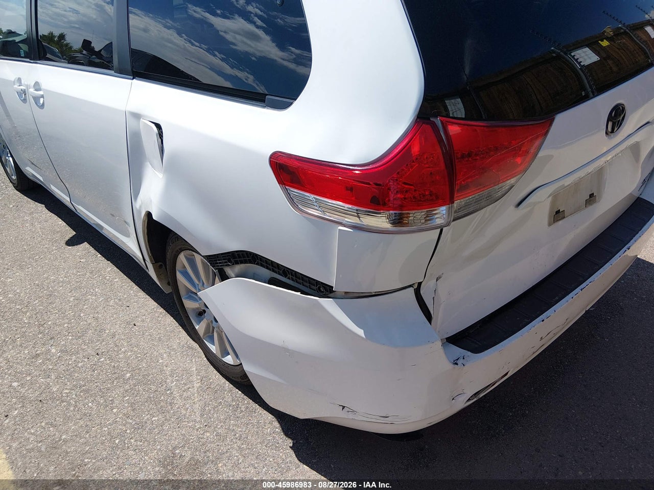 2011 TOYOTA SIENNA XLE · 6/11