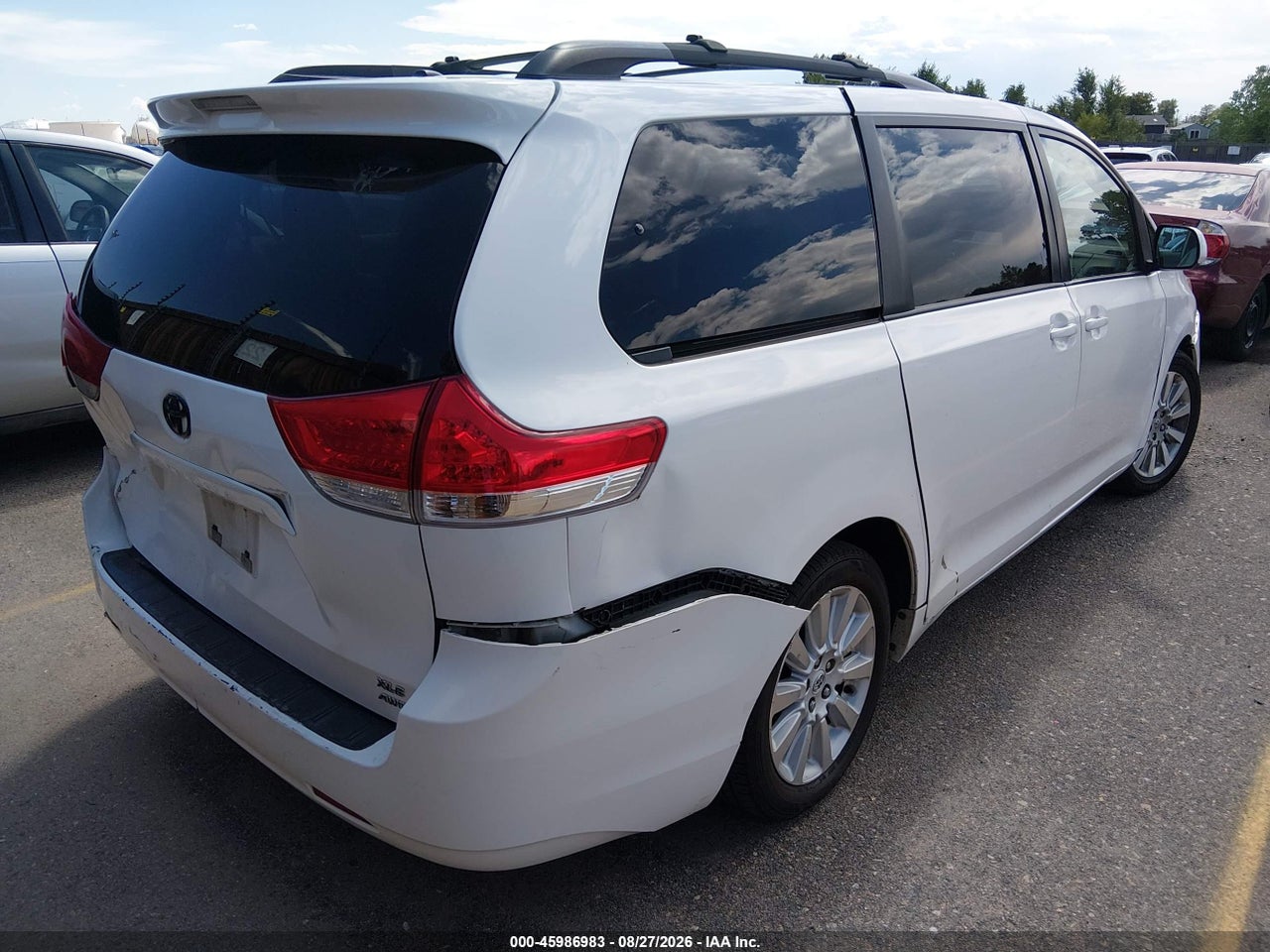 2011 TOYOTA SIENNA XLE · 4/11