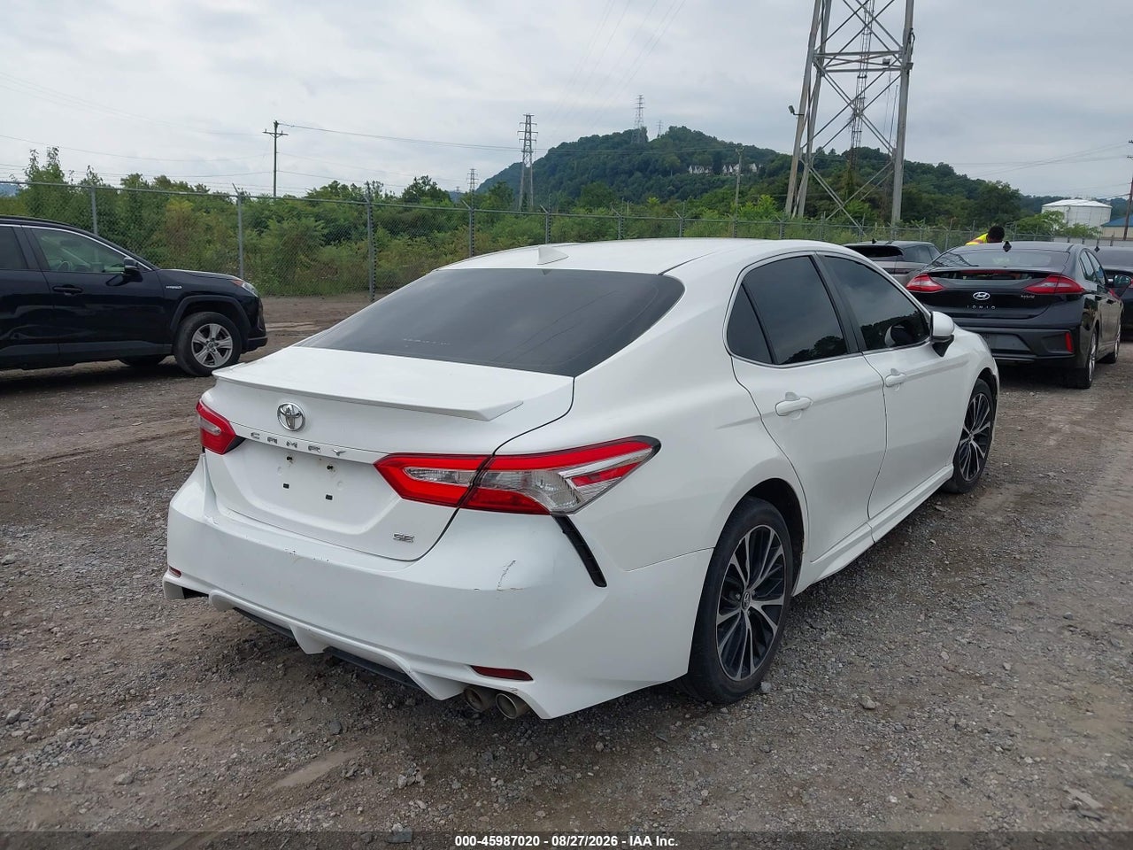 2020 TOYOTA CAMRY SE · 4/11