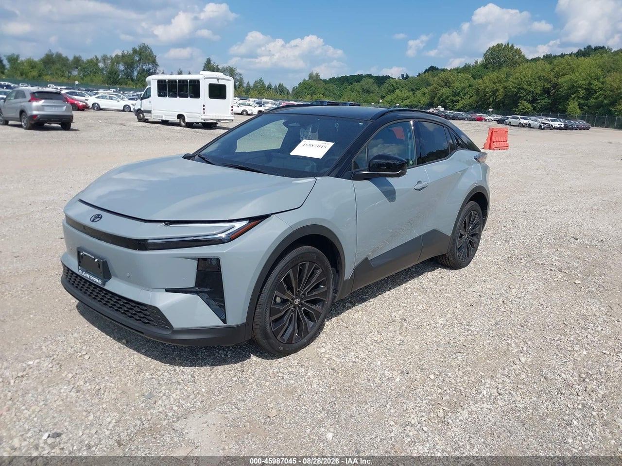 2026 TOYOTA C-HR XSE · 2/11