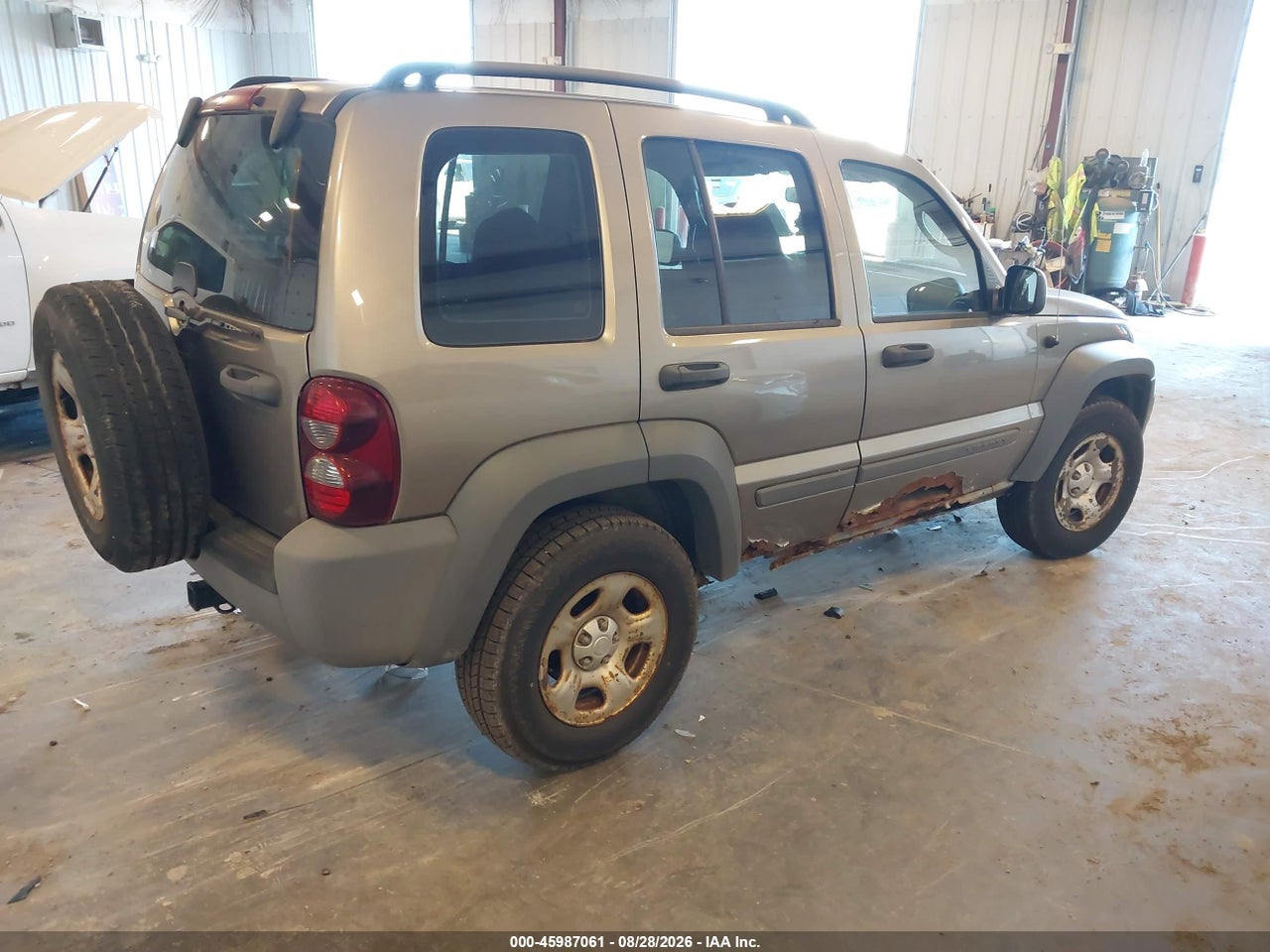 2005 JEEP LIBERTY SPORT · 4/11