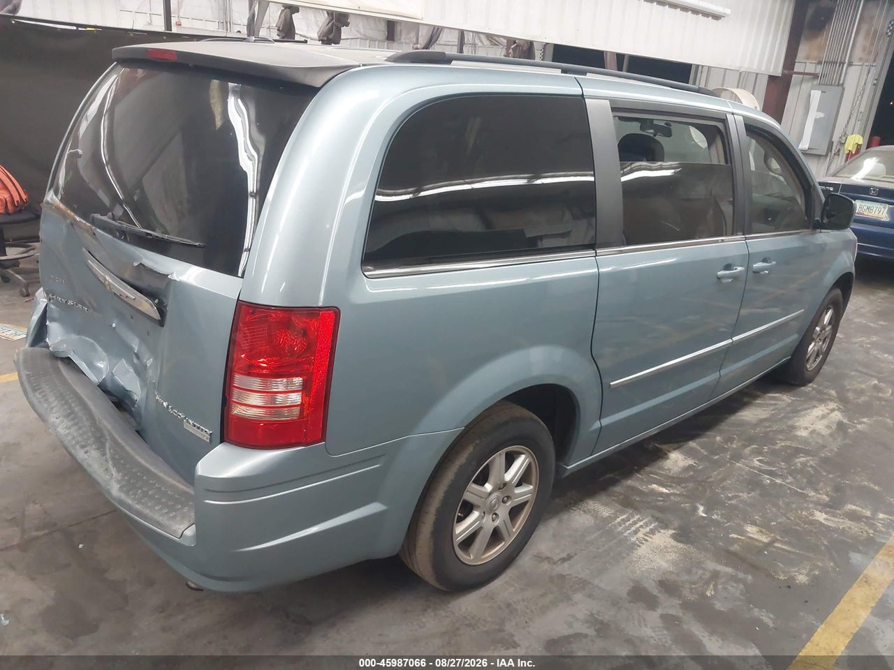 2010 CHRYSLER TOWN &amp; COUNTRY TOURING · 4/11