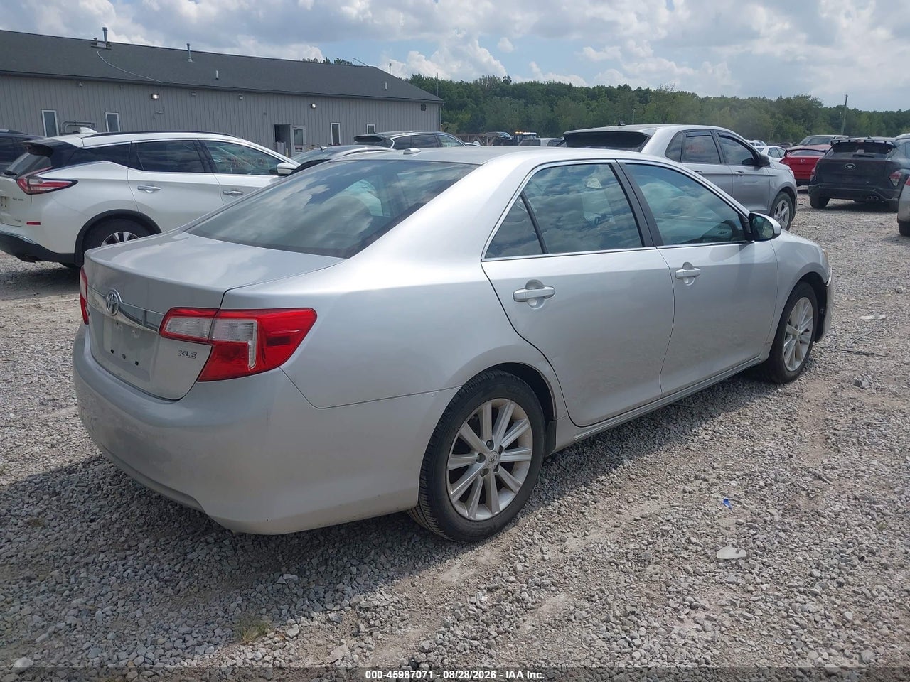 2013 TOYOTA CAMRY XLE V6 · 4/11