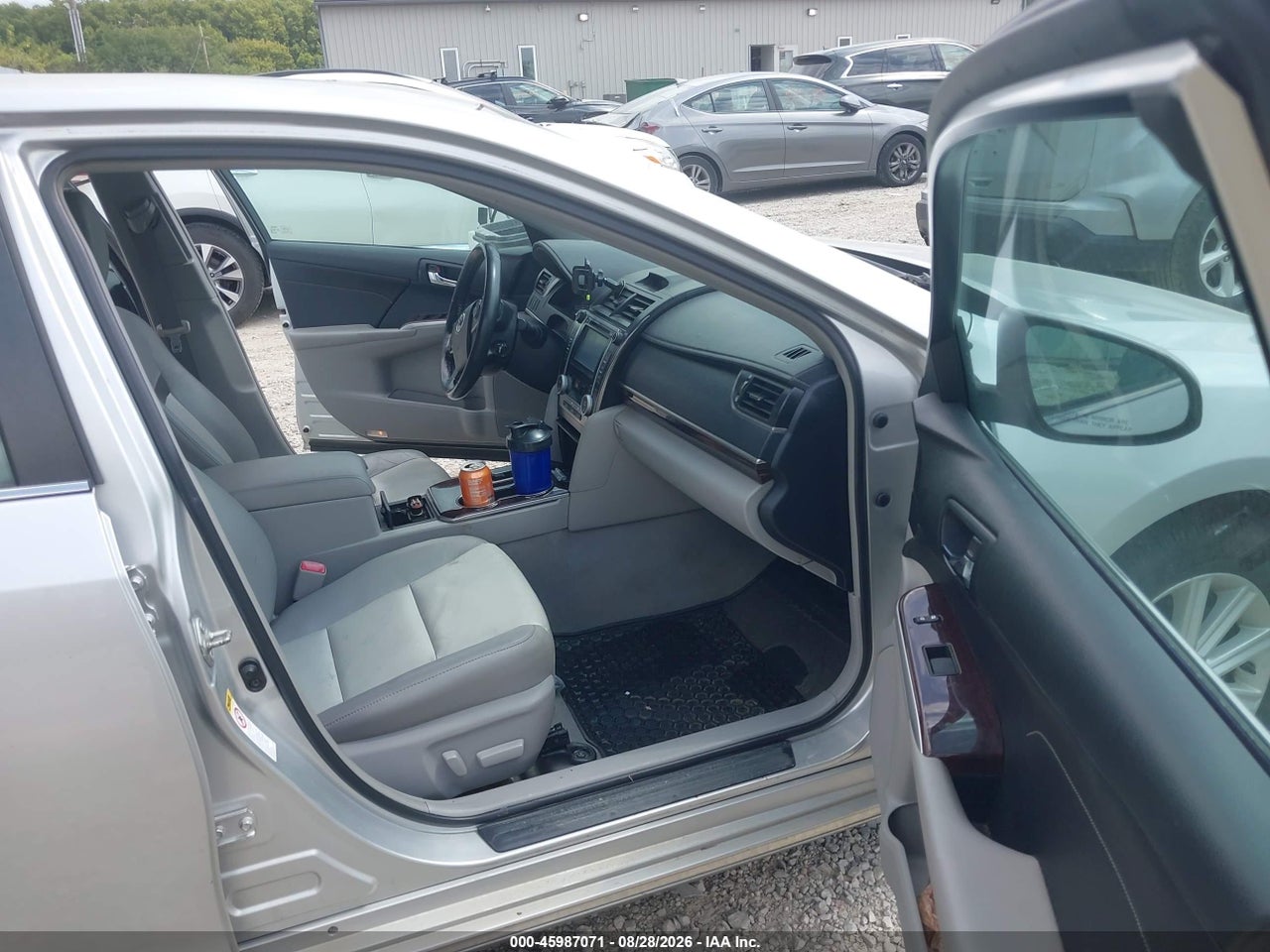 2013 TOYOTA CAMRY XLE V6 · 5/11