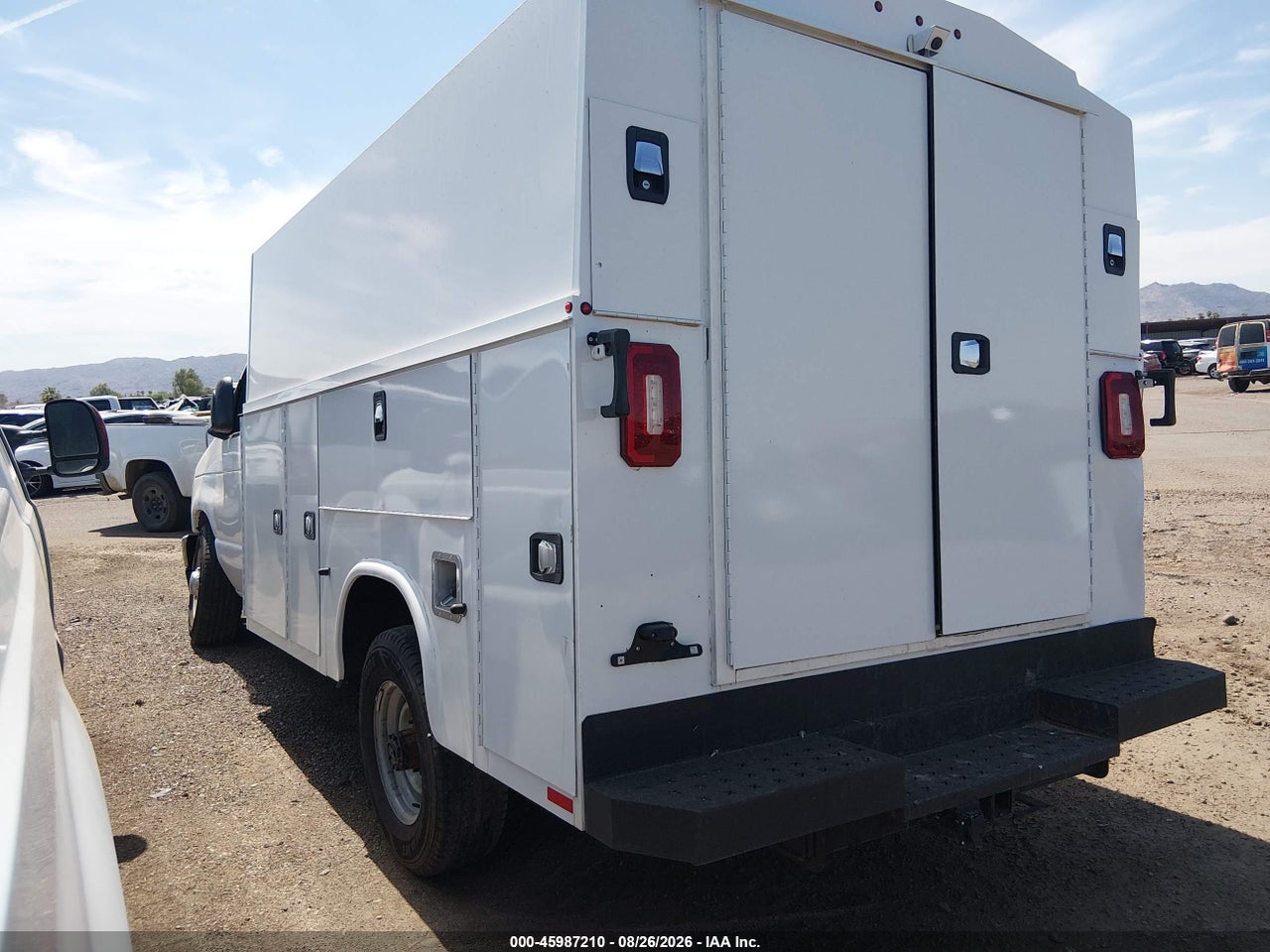 2025 FORD E-350 CUTAWAY · 3/4