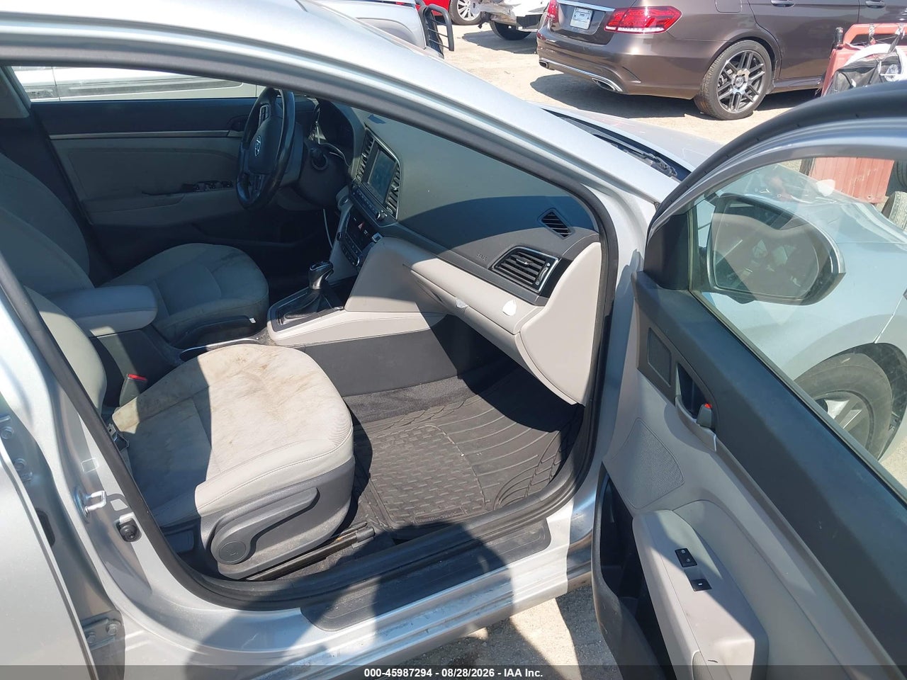 2017 HYUNDAI ELANTRA SE · 5/11