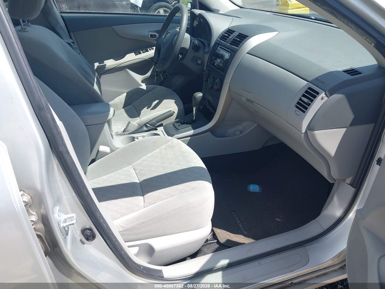 2009 TOYOTA COROLLA LE · 5/11
