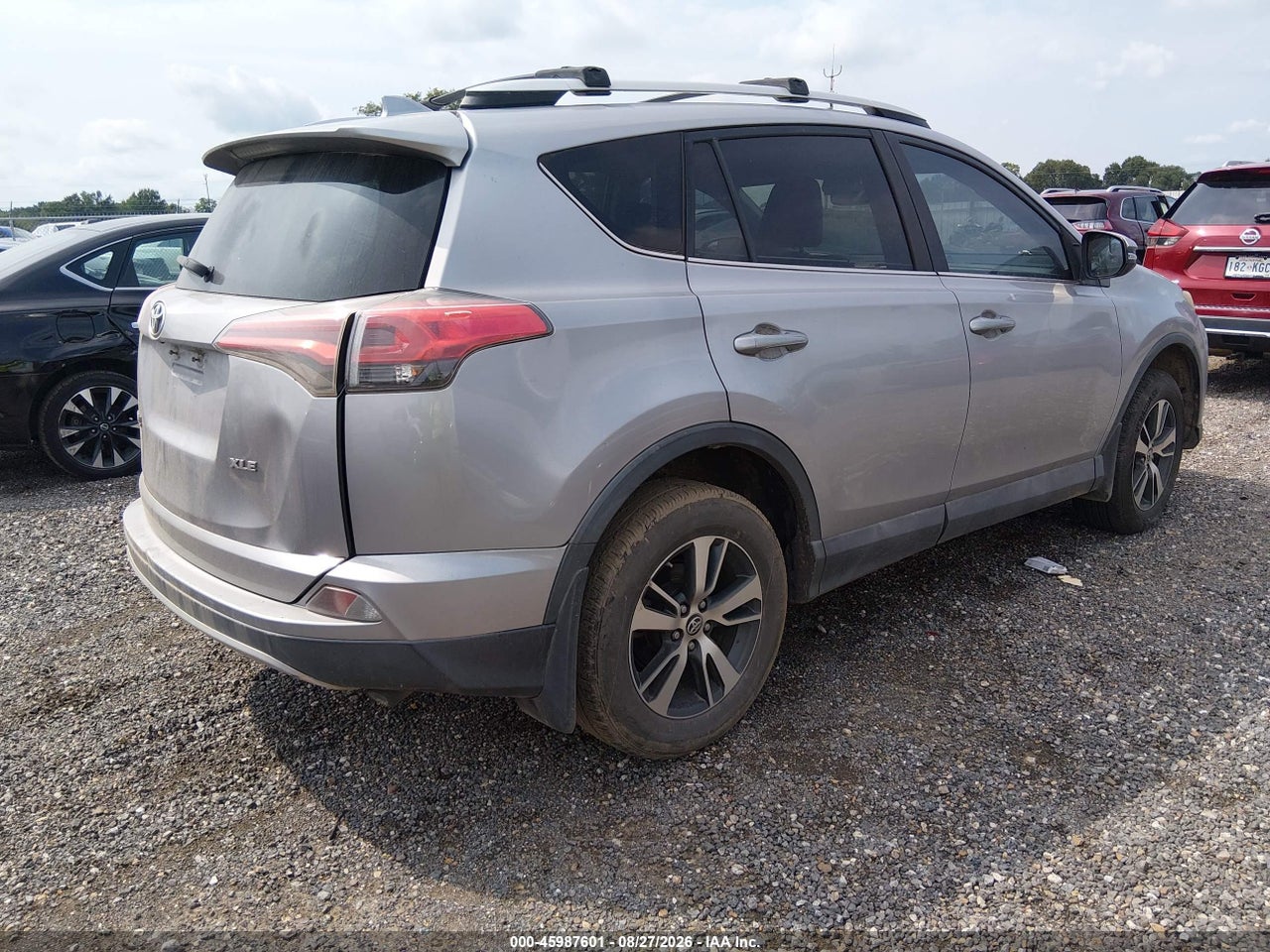 2016 TOYOTA RAV4 XLE · 4/11