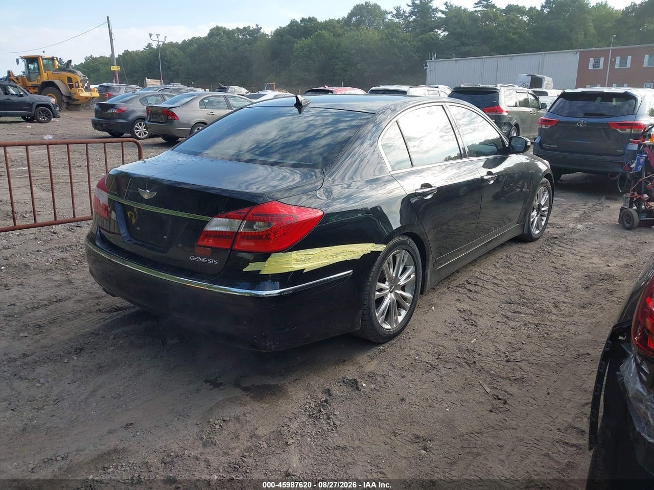 2013 HYUNDAI GENESIS 3.8 · 4/11