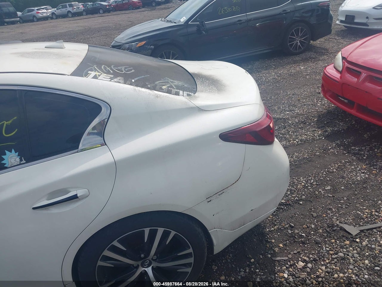 2020 INFINITI Q50 LUXE AWD · 6/10