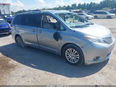 2013 TOYOTA SIENNA XLE V6 8 PASSENGER