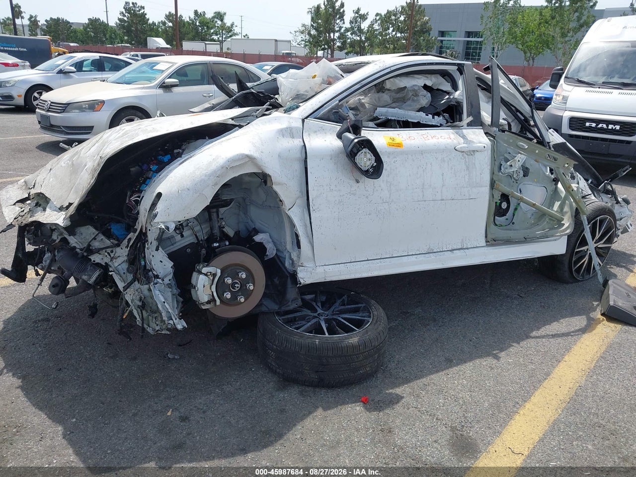 2024 TOYOTA CAMRY SE · 2/11