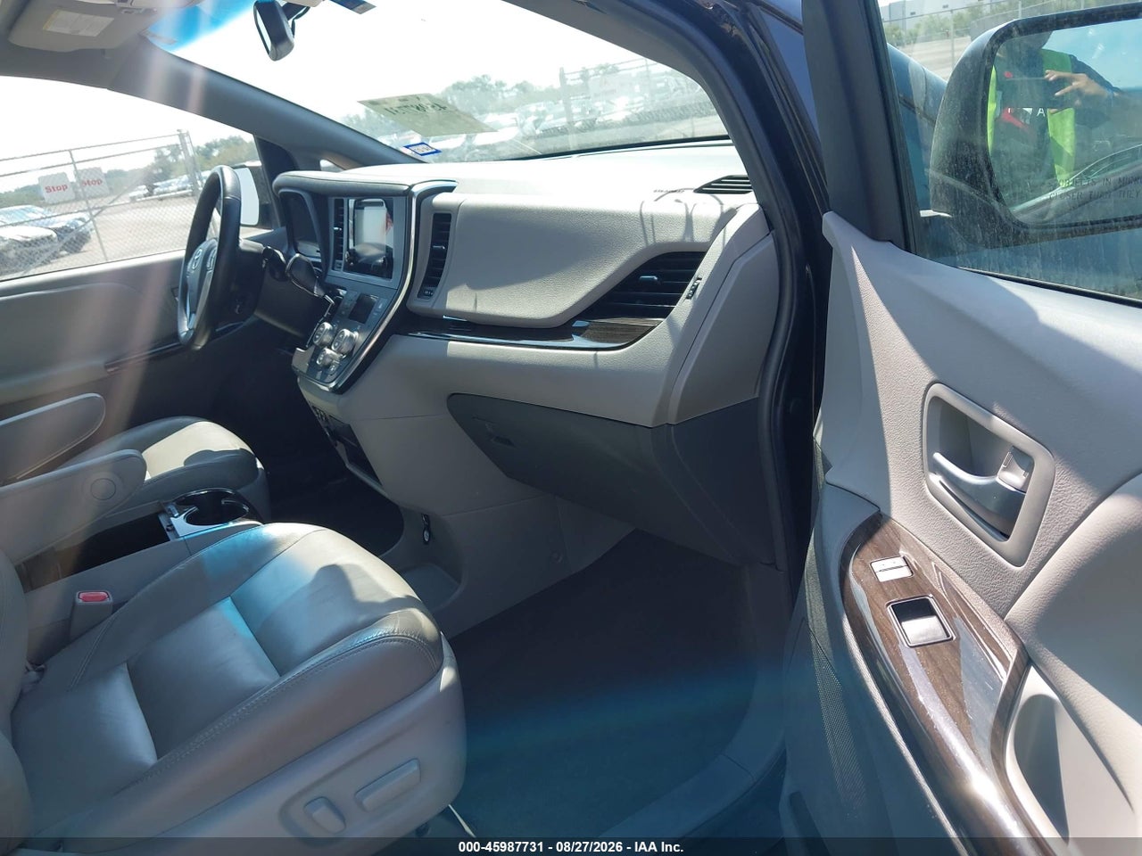 2017 TOYOTA SIENNA XLE 8 PASSENGER · 5/11