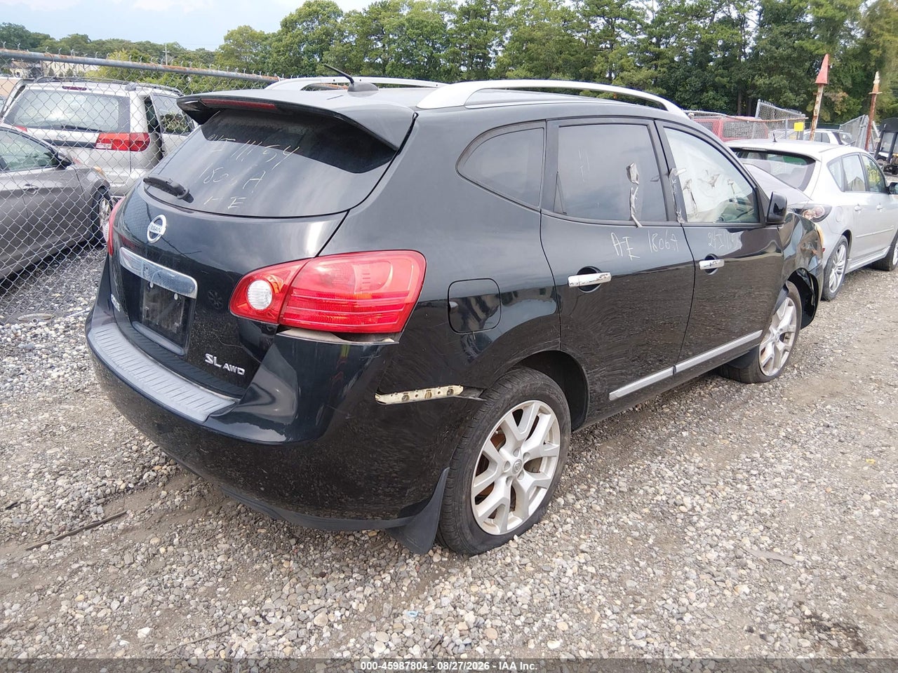 2011 NISSAN ROGUE SV · 4/10