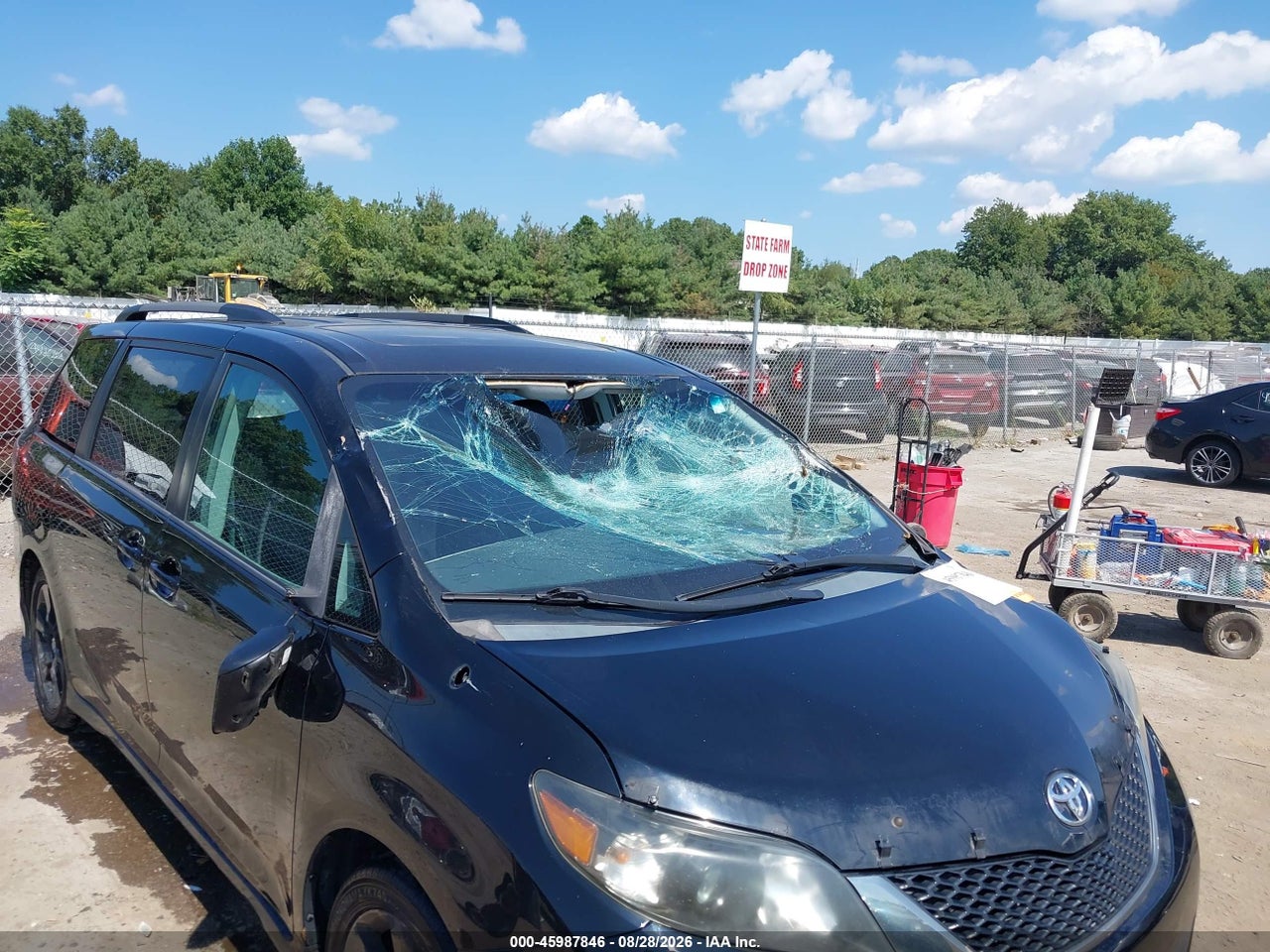 2012 TOYOTA SIENNA SE 8 PASSENGER · 6/11