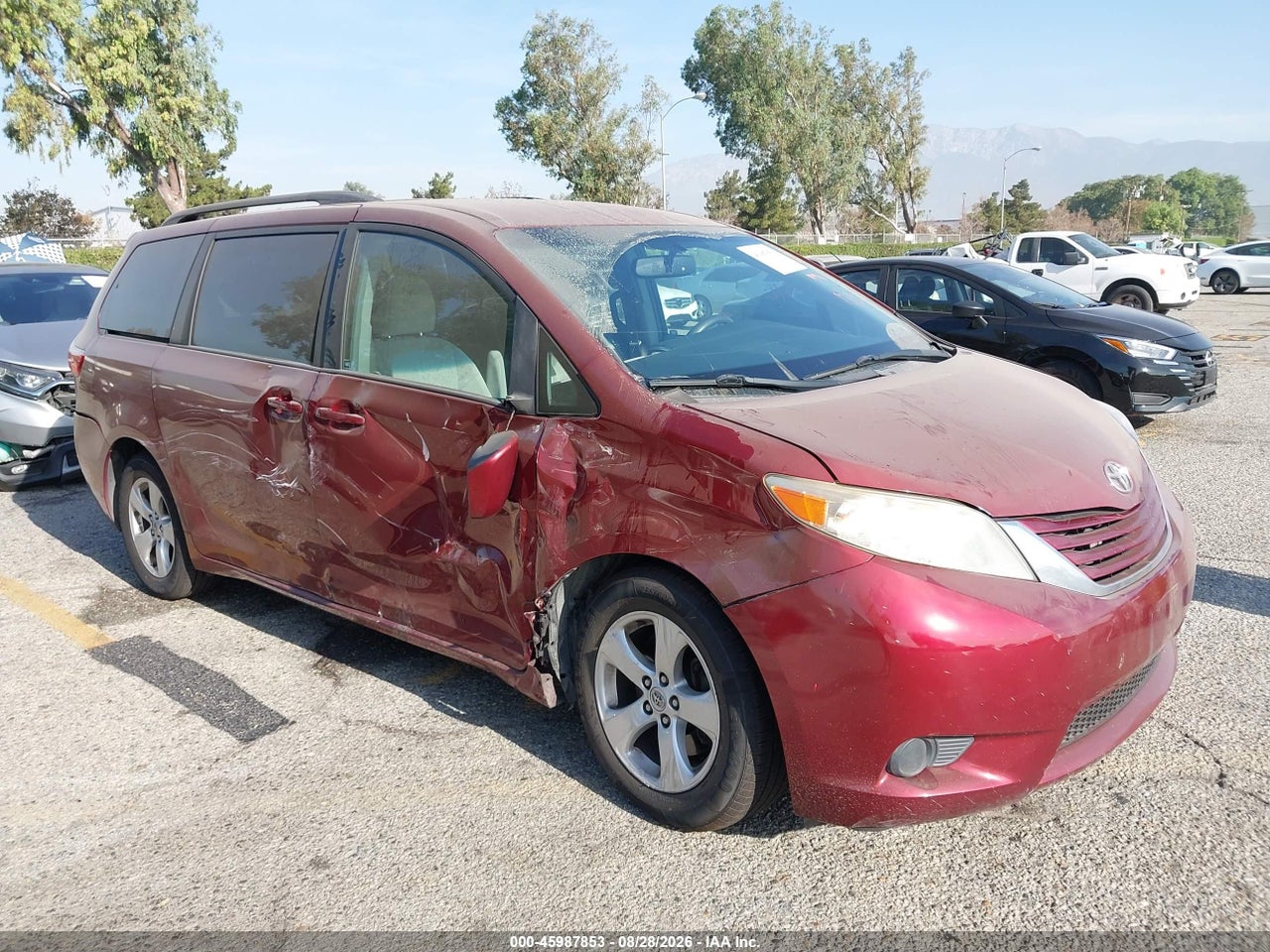 2017 TOYOTA SIENNA LE 8 PASSENGER