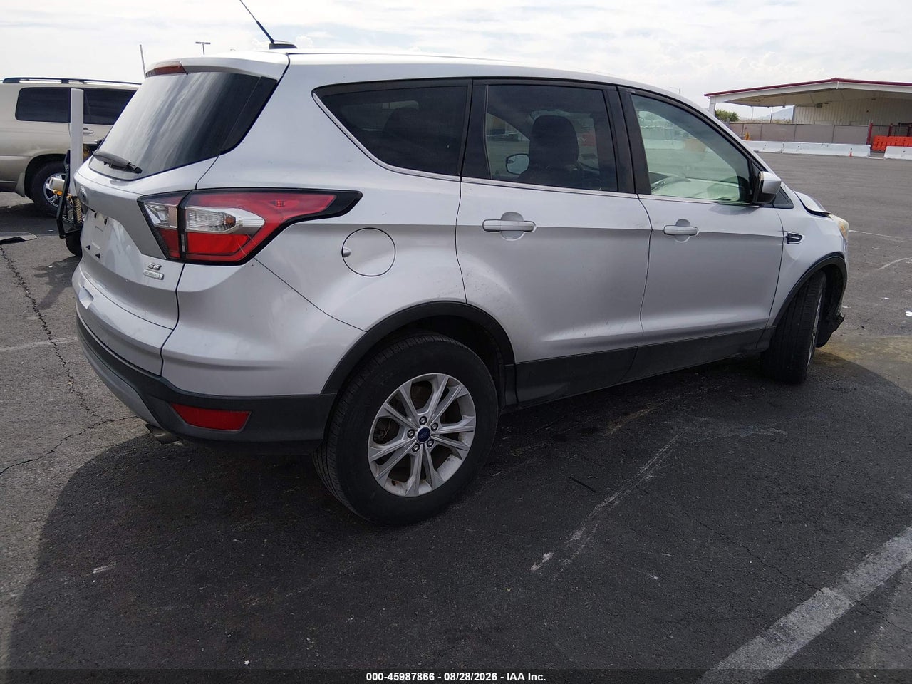 2017 FORD ESCAPE SE · 4/10