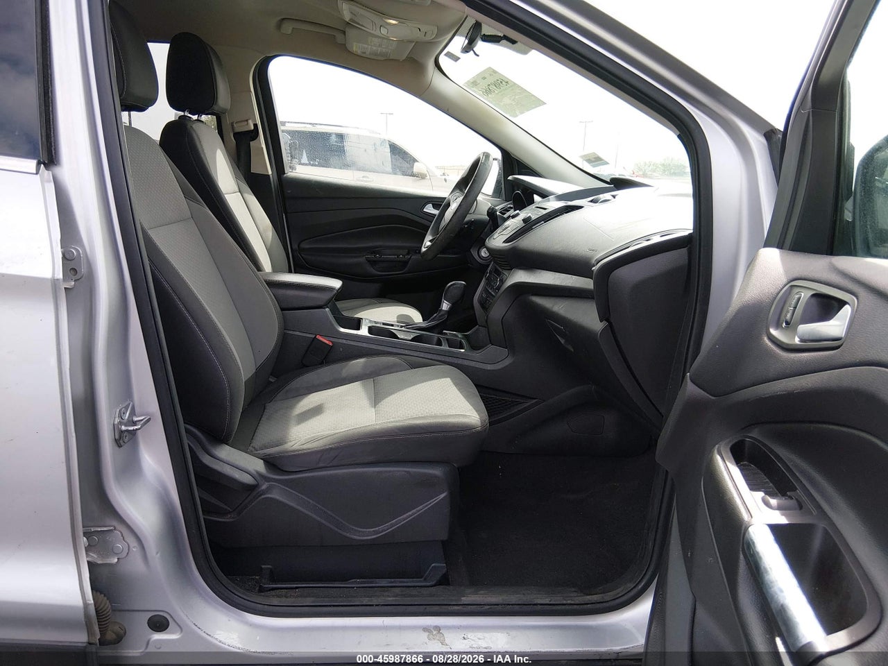 2017 FORD ESCAPE SE · 5/10