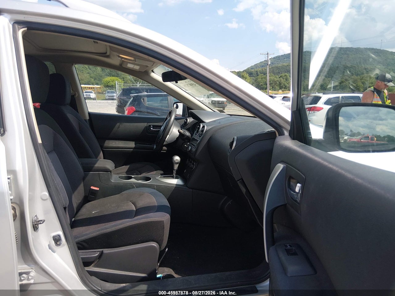 2010 NISSAN ROGUE SL · 5/11