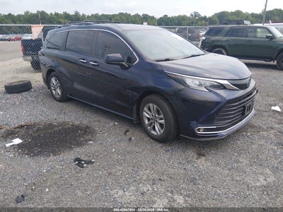 2024 TOYOTA SIENNA XLE