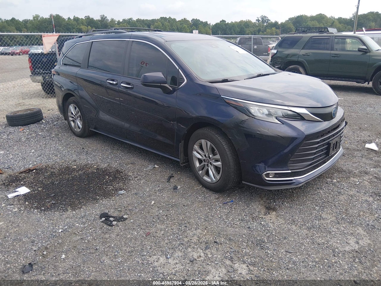 2024 TOYOTA SIENNA XLE