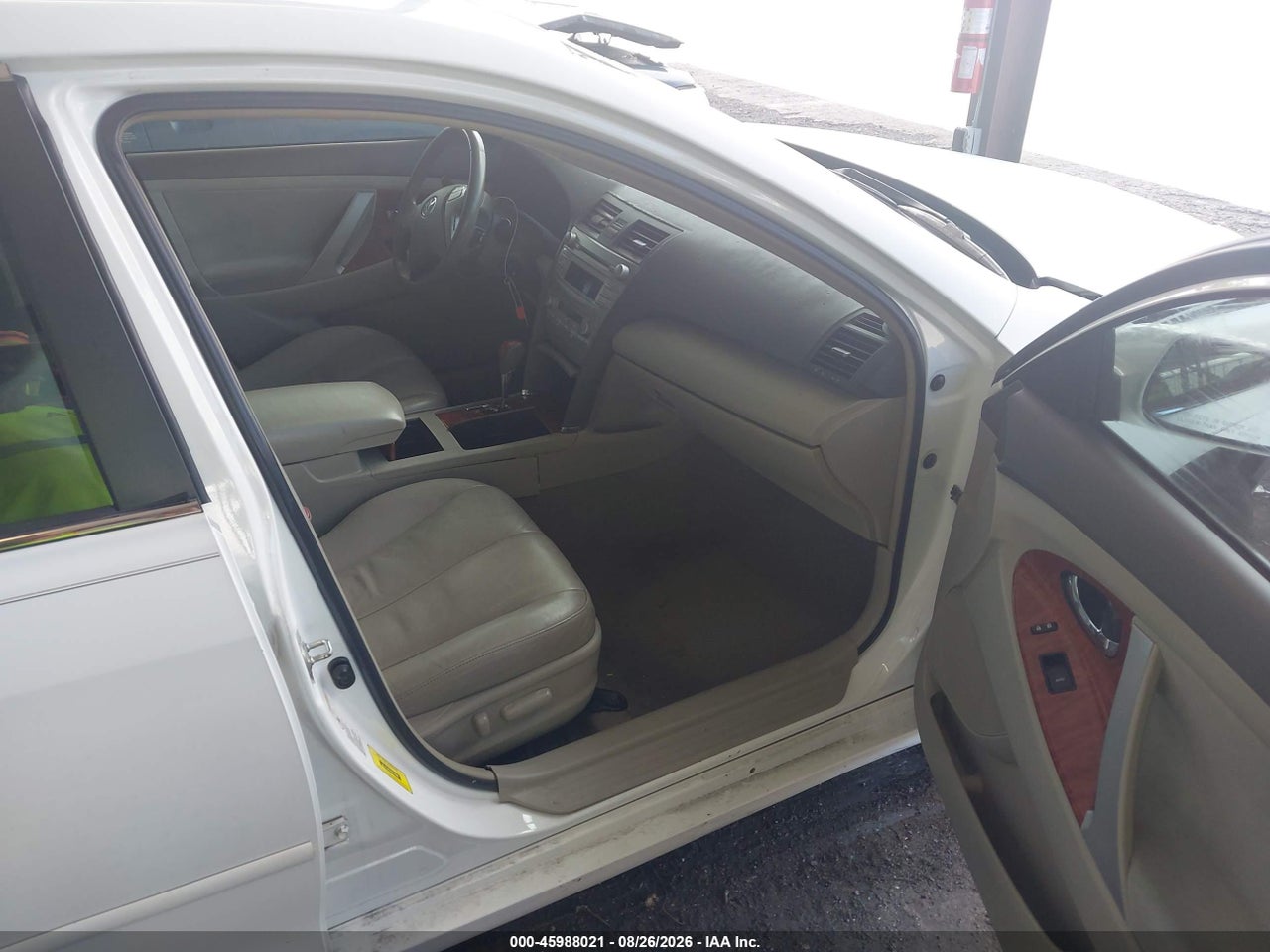 2010 TOYOTA CAMRY XLE · 5/11