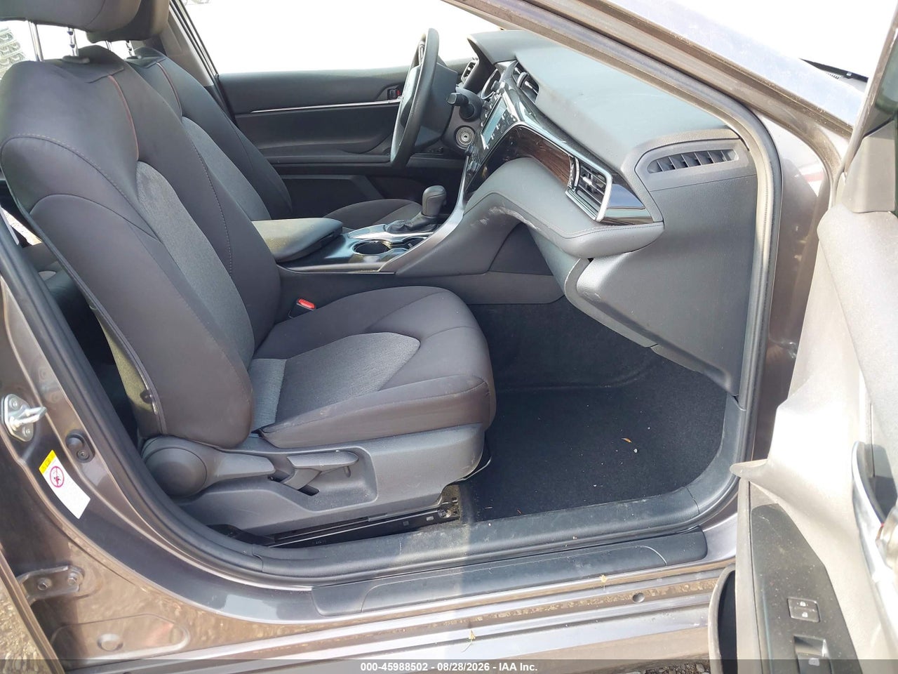 2019 TOYOTA CAMRY LE · 5/11