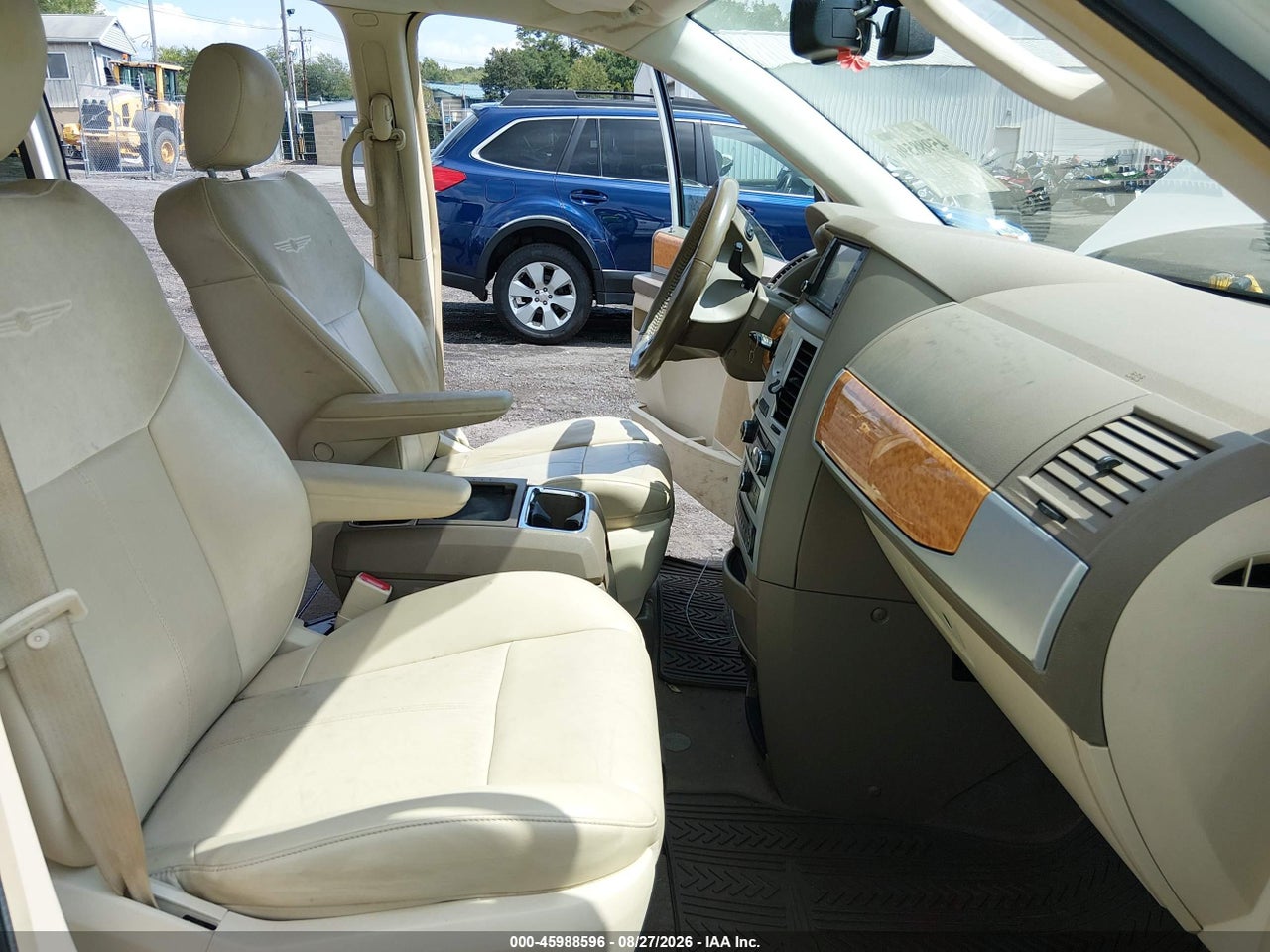 2010 CHRYSLER TOWN &amp; COUNTRY LIMITED · 5/11