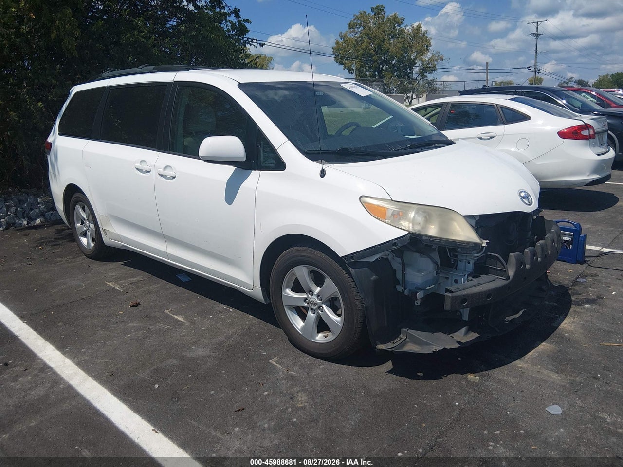2011 TOYOTA SIENNA LE V6